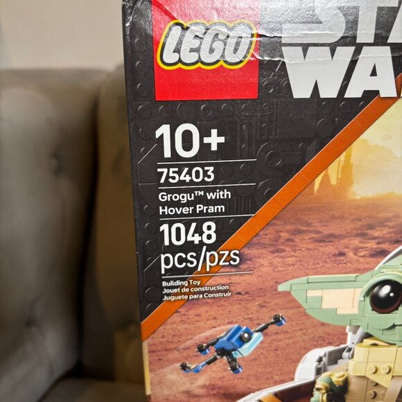 LEGO Star Wars 75403 Grogu with Hover Pram – The Mandalorian Display Set (1048 p - Picture 2 of 2